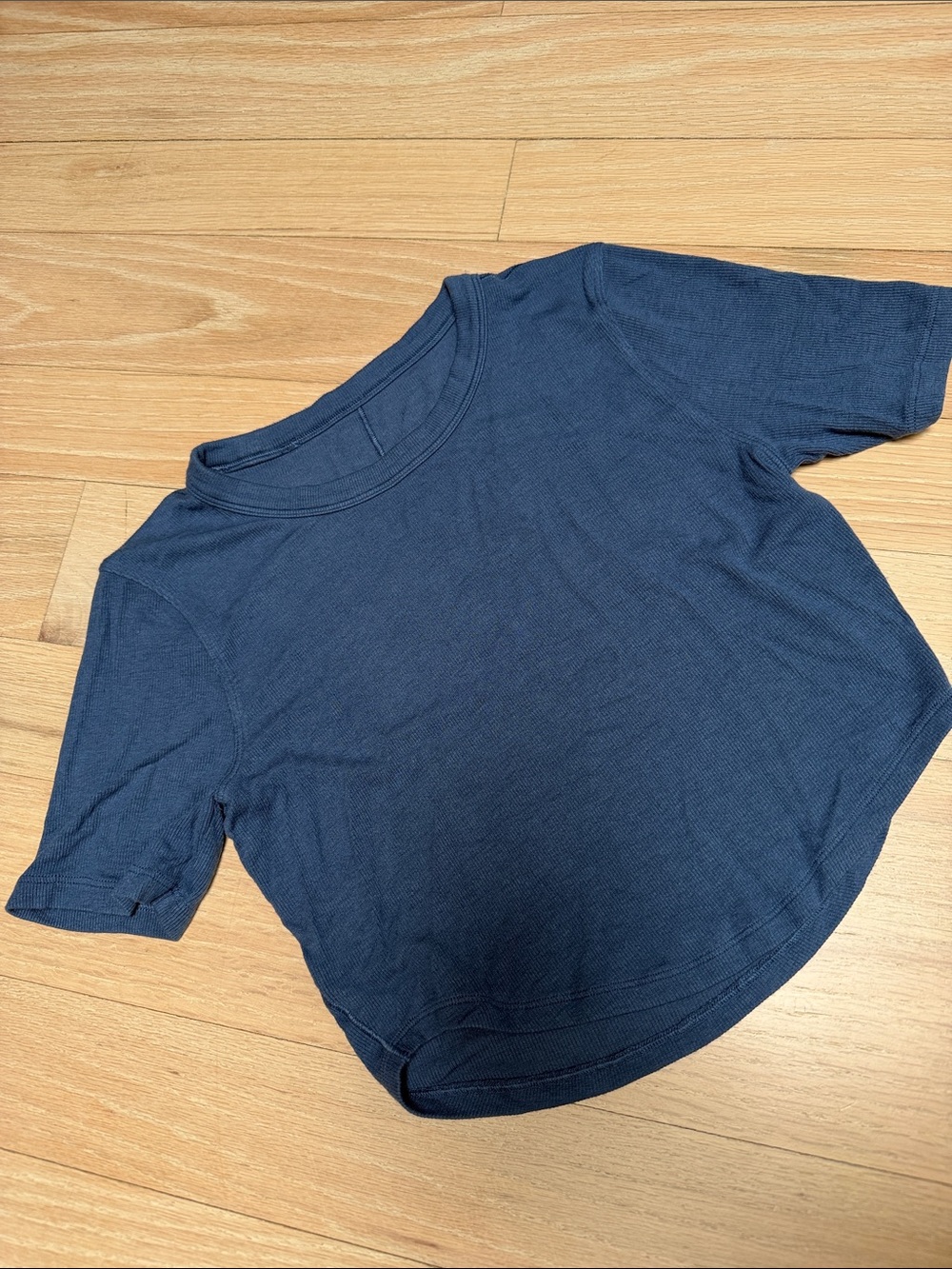 Lululemon Women's blue, ribbed Short Sleeve Crewneck crop top,  size 6